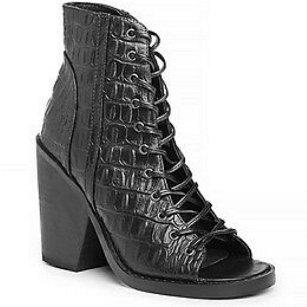 Finders Keepers-Free People Black ankle booties